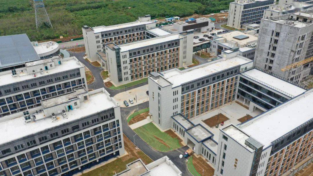 荥阳京城高中部分投用还有7所中小学急需建设