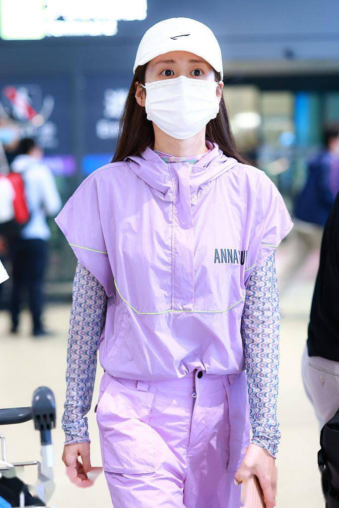 黑色 打底衫不再只是“打底”衫 多样穿法秒变时髦精