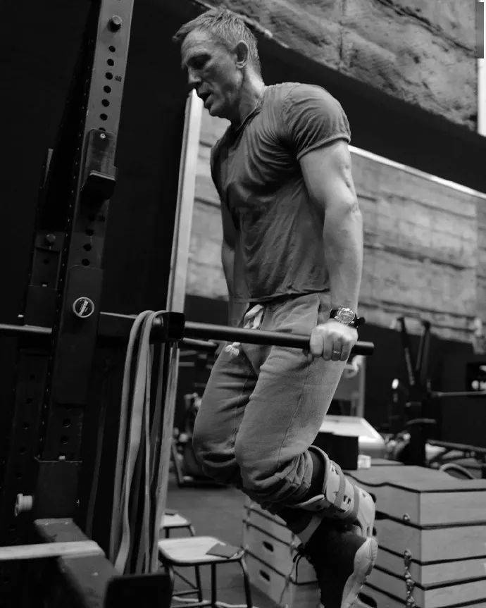 丹尼尔·克雷格的肌肉图片