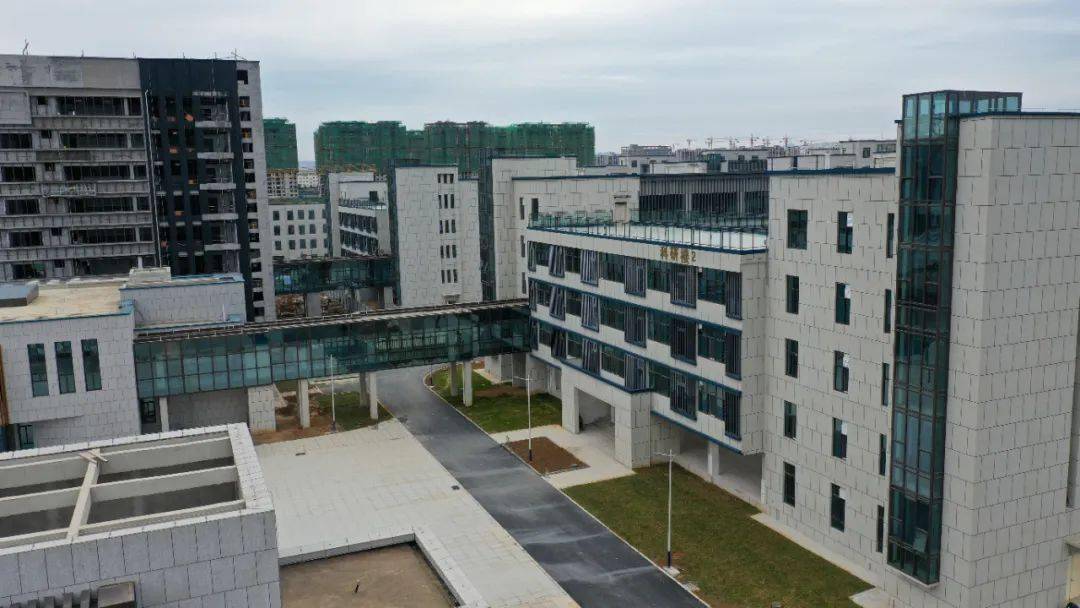 荥阳京城高中部分投用还有7所中小学急需建设