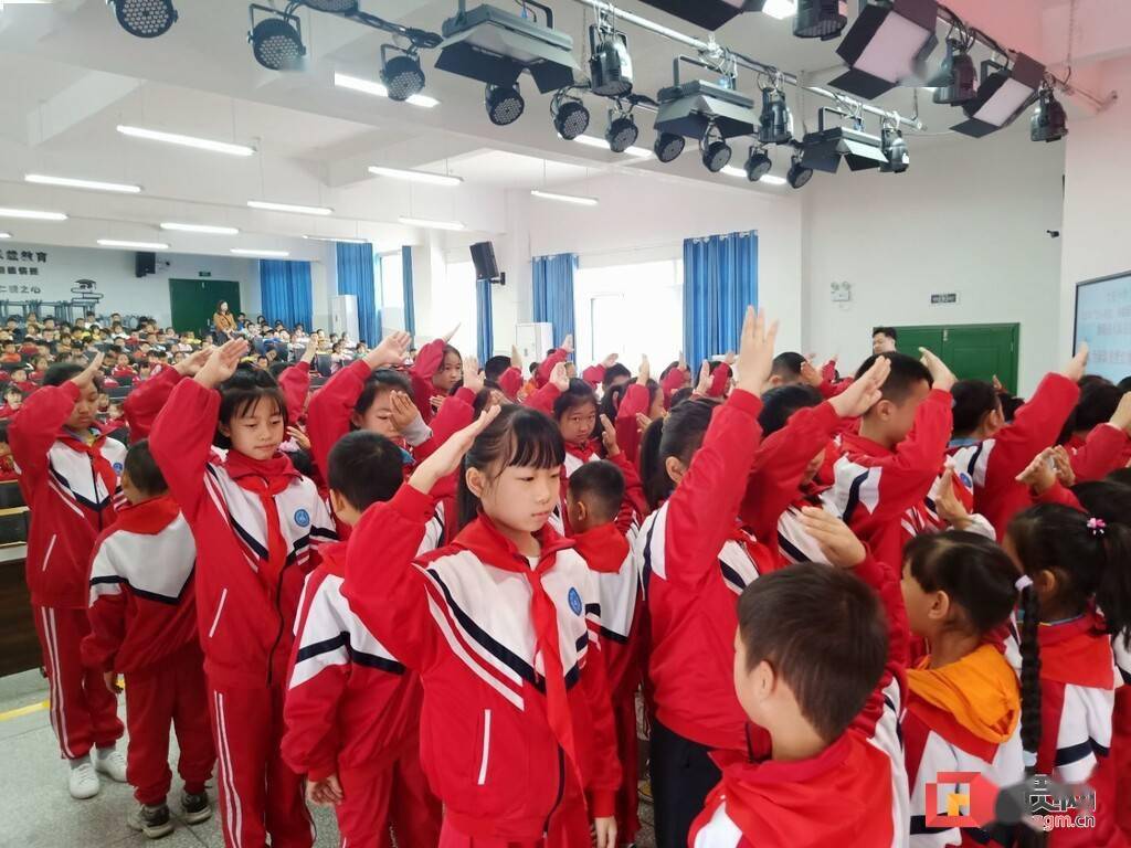 红心向党 大安小学举行庆祝少先队建队72周年暨新队员入队仪式