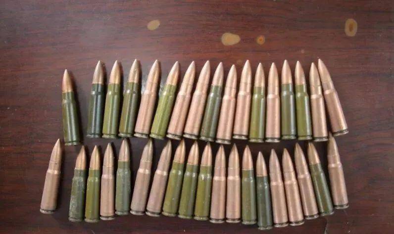 据悉,这些子弹是上世纪70年代其父亲参加民兵打靶训练剩余弹药.导读