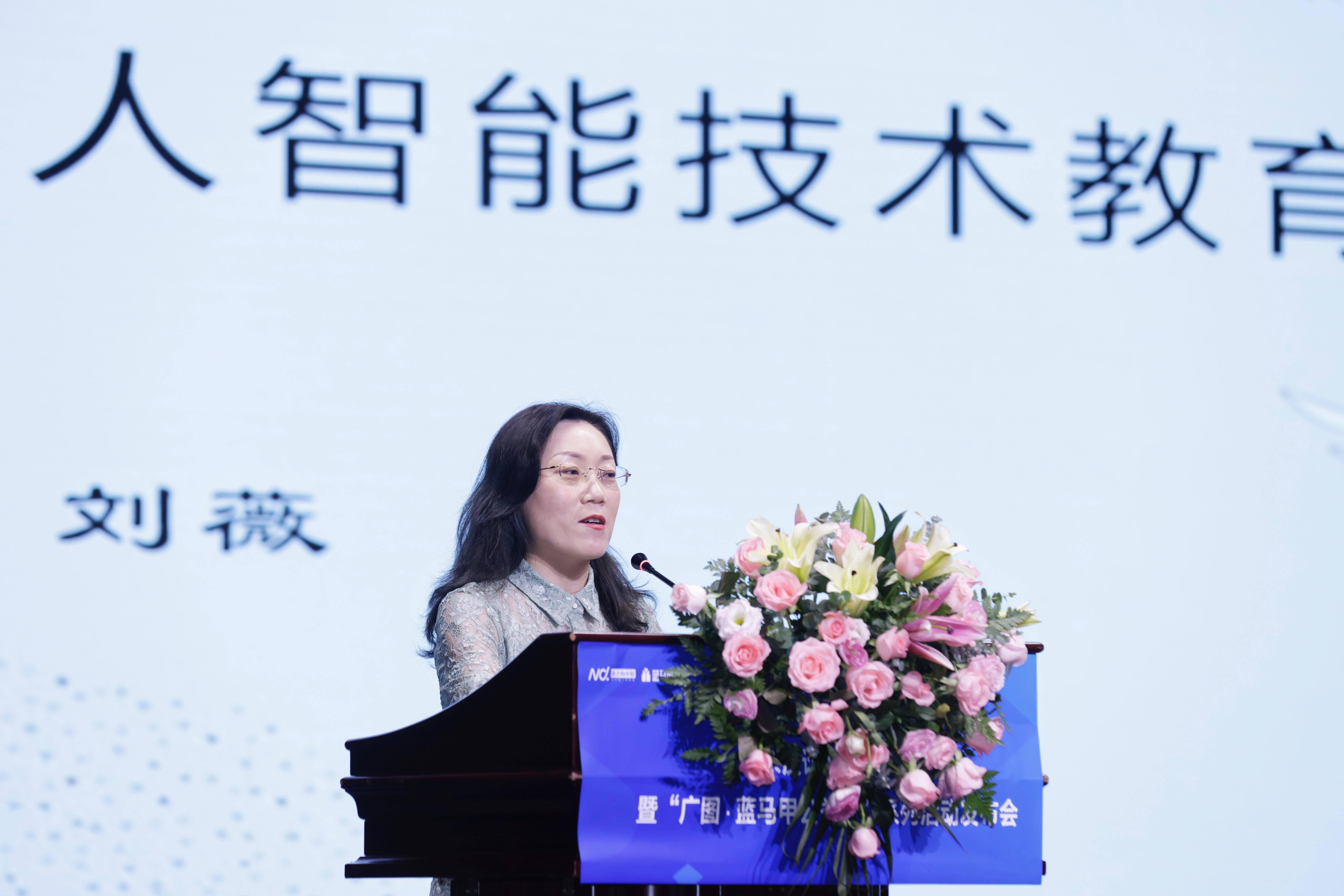 老人怕用手机app怎么办专家支招要分层教育还要广泛传播