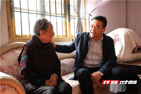 现任江华县长吴军臣图片