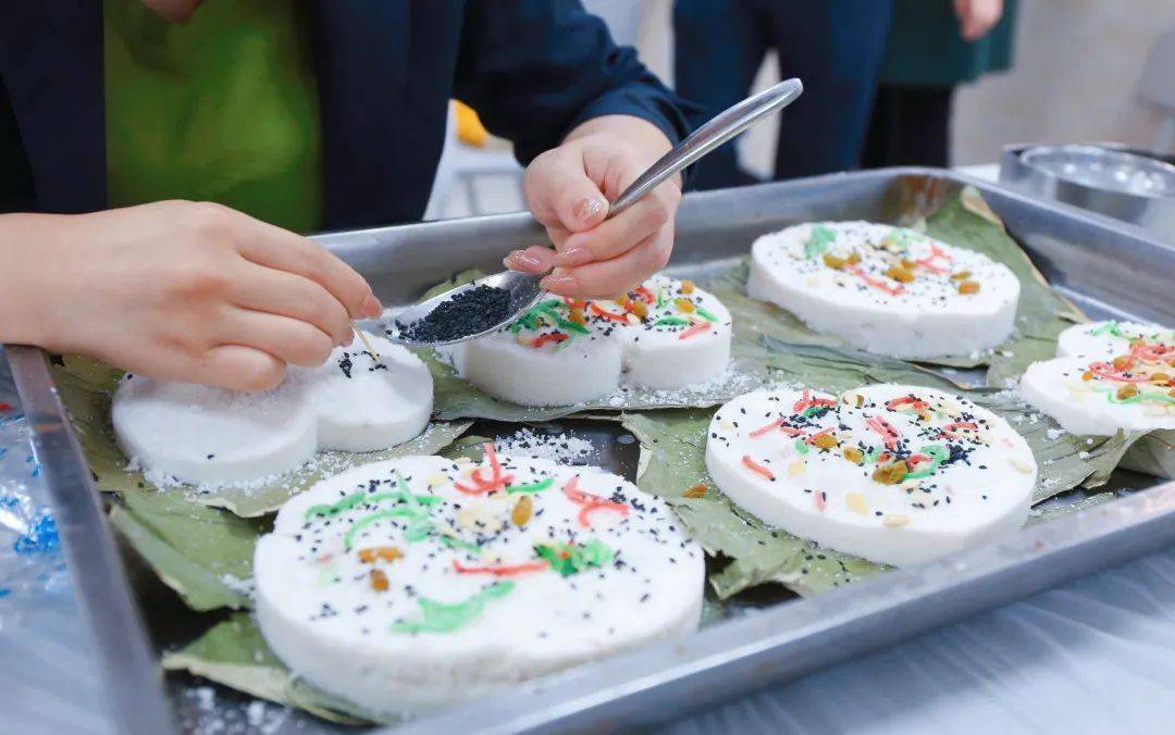 浓浓重阳情常州公司请您吃重阳糕