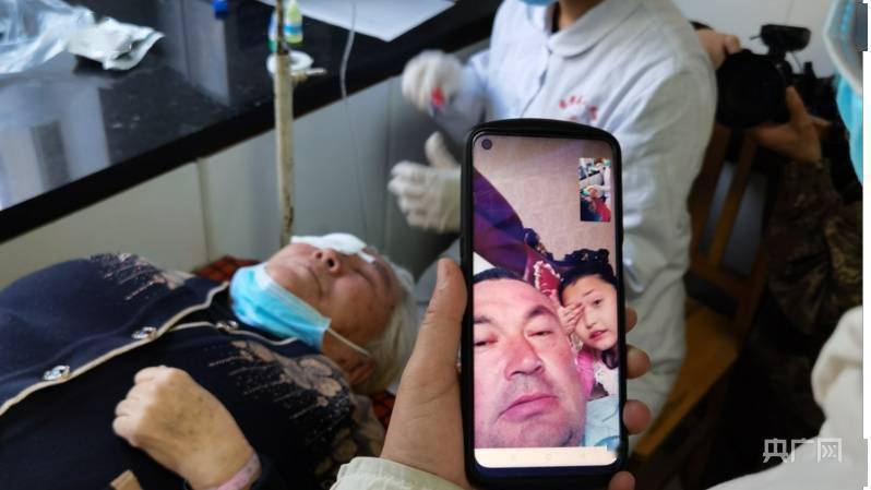 陆军|陆军特色医学中心眼科赴新疆开展“白内障复明行动”