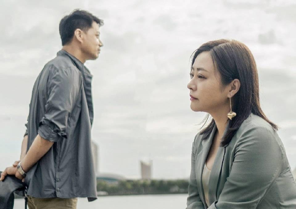 郝蕾新剧被黄小蕾扇巴掌,婚内出轨还振振有词,人设争议大