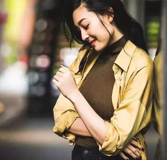 毛衣 适合秋冬的几种叠穿法