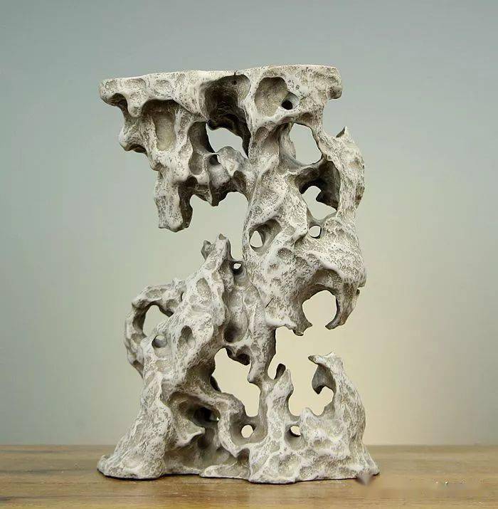 古色古香的石架