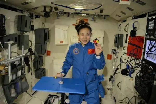 中国|王亚平重返太空：女性能顶的，可能不止半边天