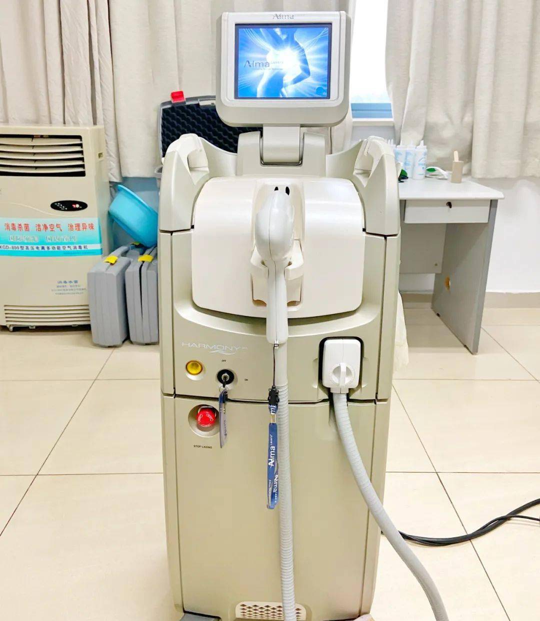 科室拥有先进的辉煌激光光子工作站,可治疗皮肤科的色素性皮肤病,如