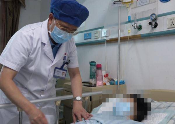 腊肠|阿姨腰痛十来年，体内竟长出一条“广式腊肠”险截瘫！医生紧急提醒