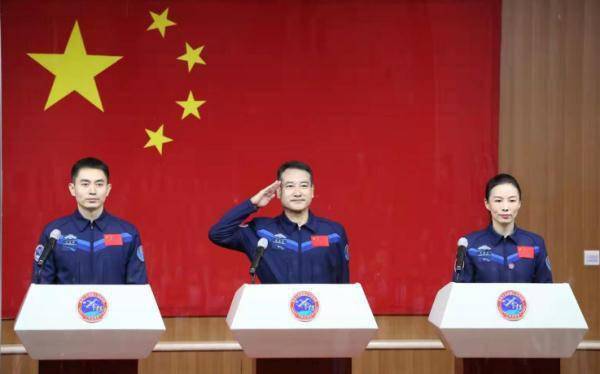 图片|忆往昔，“神五”首航十八年；今出征，“神十三”续新篇