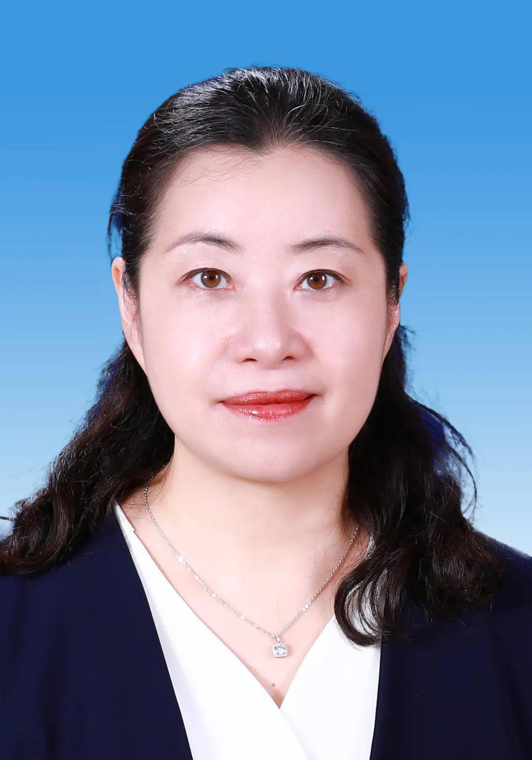 在职研究生,工商管理硕士,现任达州市委常委,市人民政府副市长,市政协