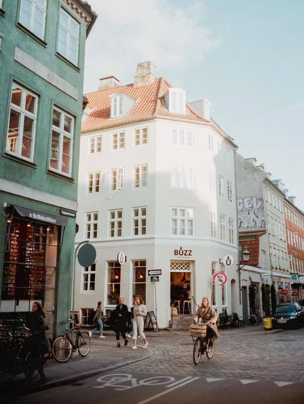 Vogue 在哥本哈根时装周 时髦女士都是骑单车赶场子的