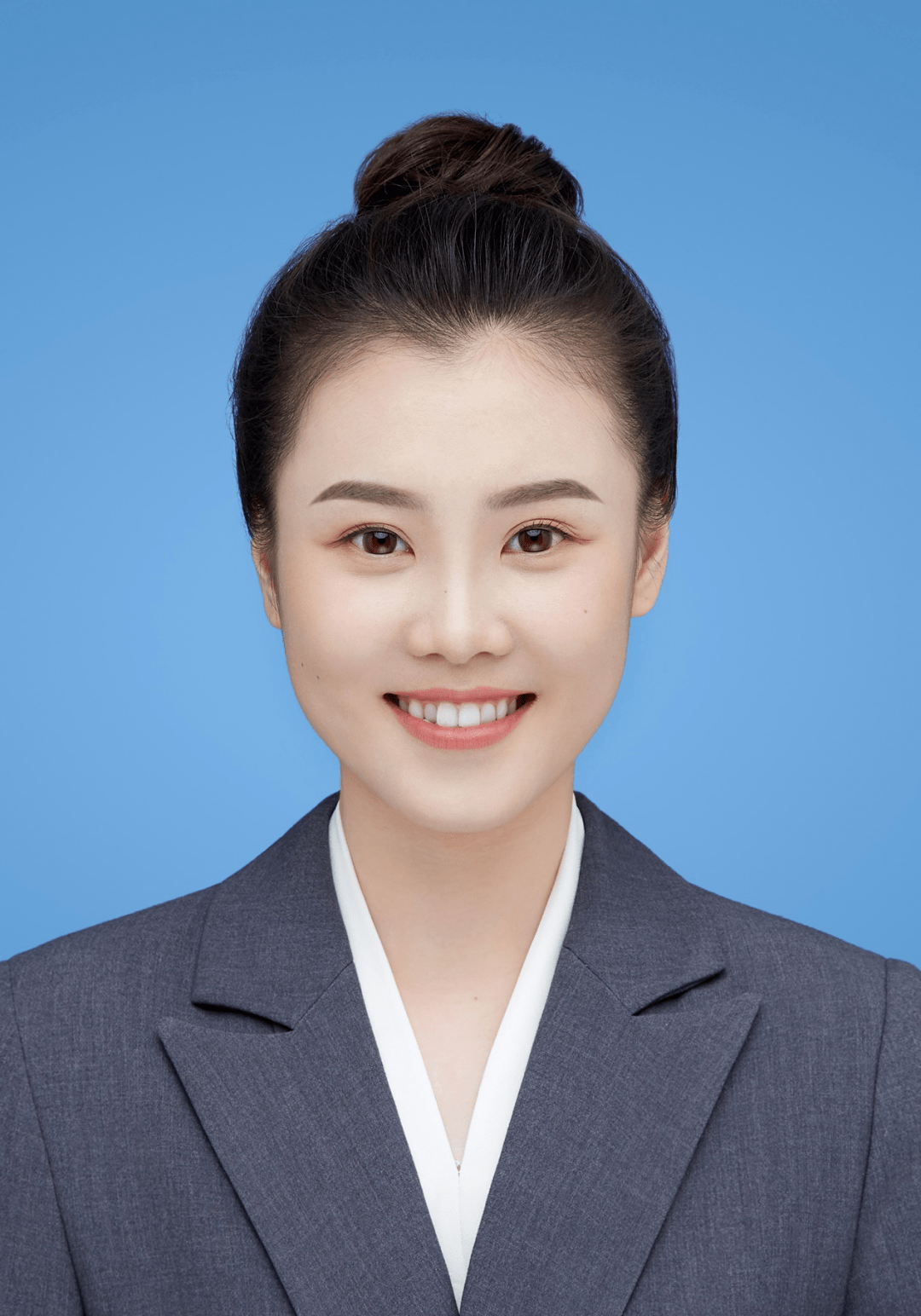 药学院研究生会联合微笑时刻摄影工作室推出专属优惠证件照套餐,记录