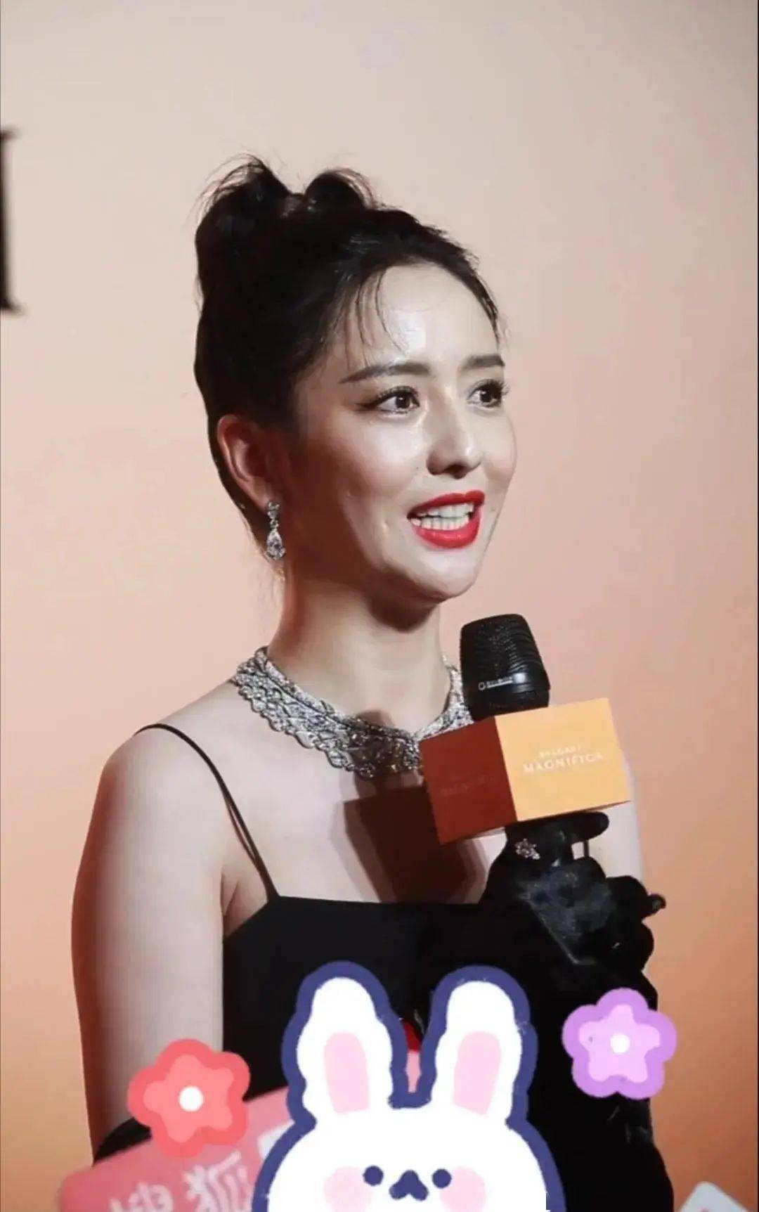 失去美颜滤镜佟丽娅凹凹坑坑皮肤状态真实就是40多岁的样子