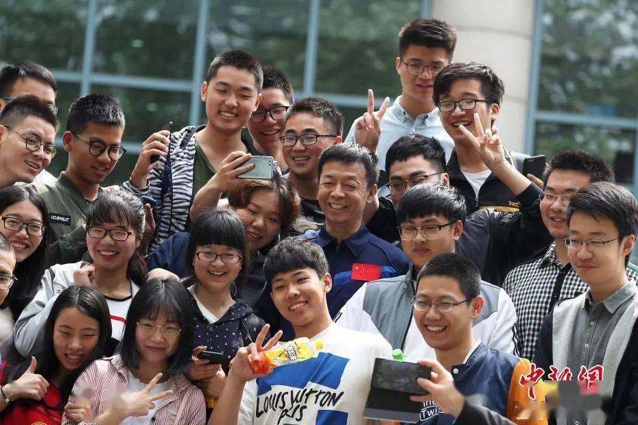 邓清|现役首批航天员只有他没上过太空，55岁仍在训练！