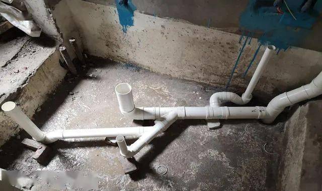 因此水电阶段建议你在每个排污管都安装存水弯,防止  有味和污染气体