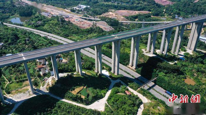 图为合长高速的一段. 重庆市交通局供图