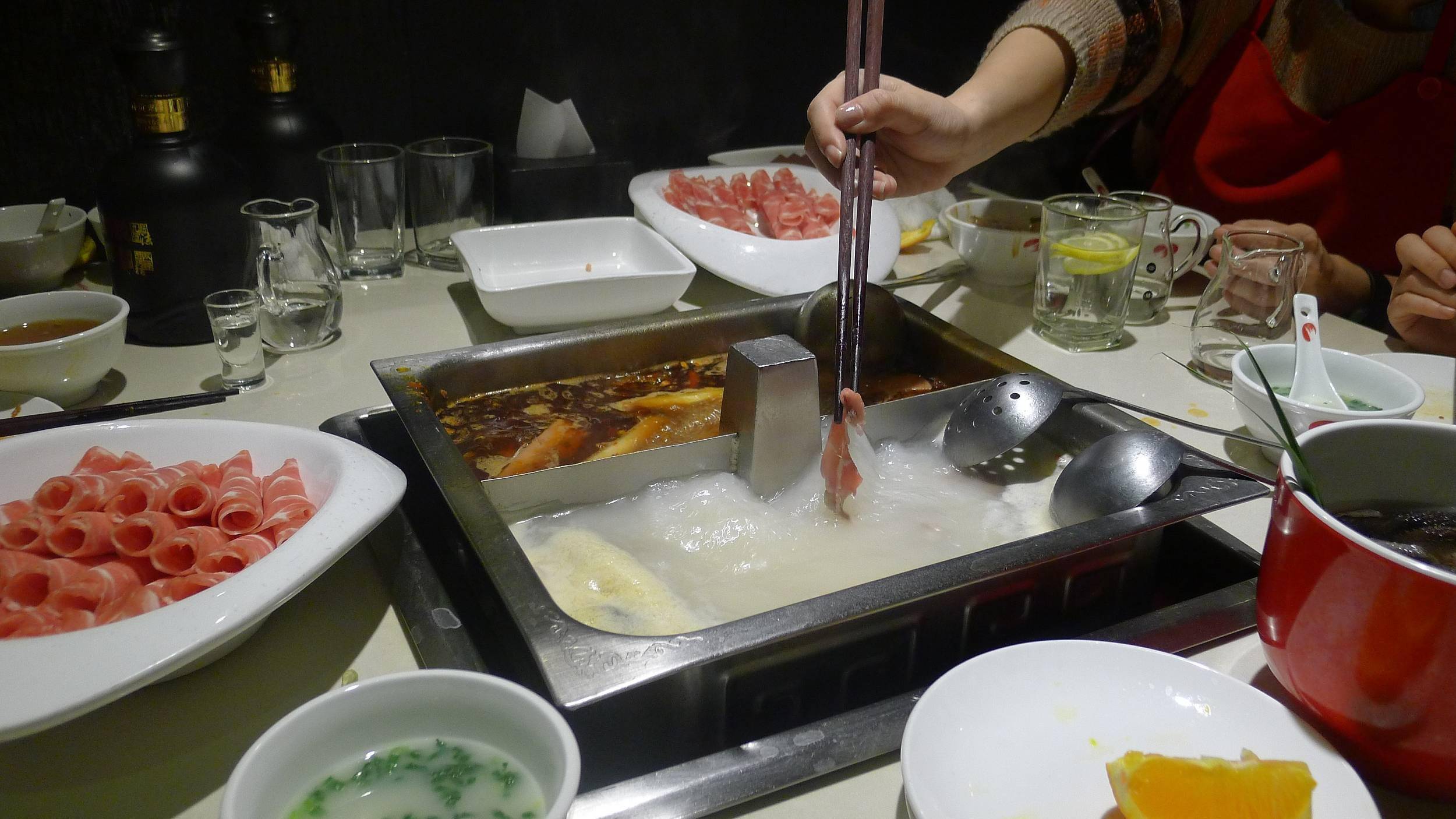 海底捞毛肚缩水：股价下跌70% 产品问题屡上