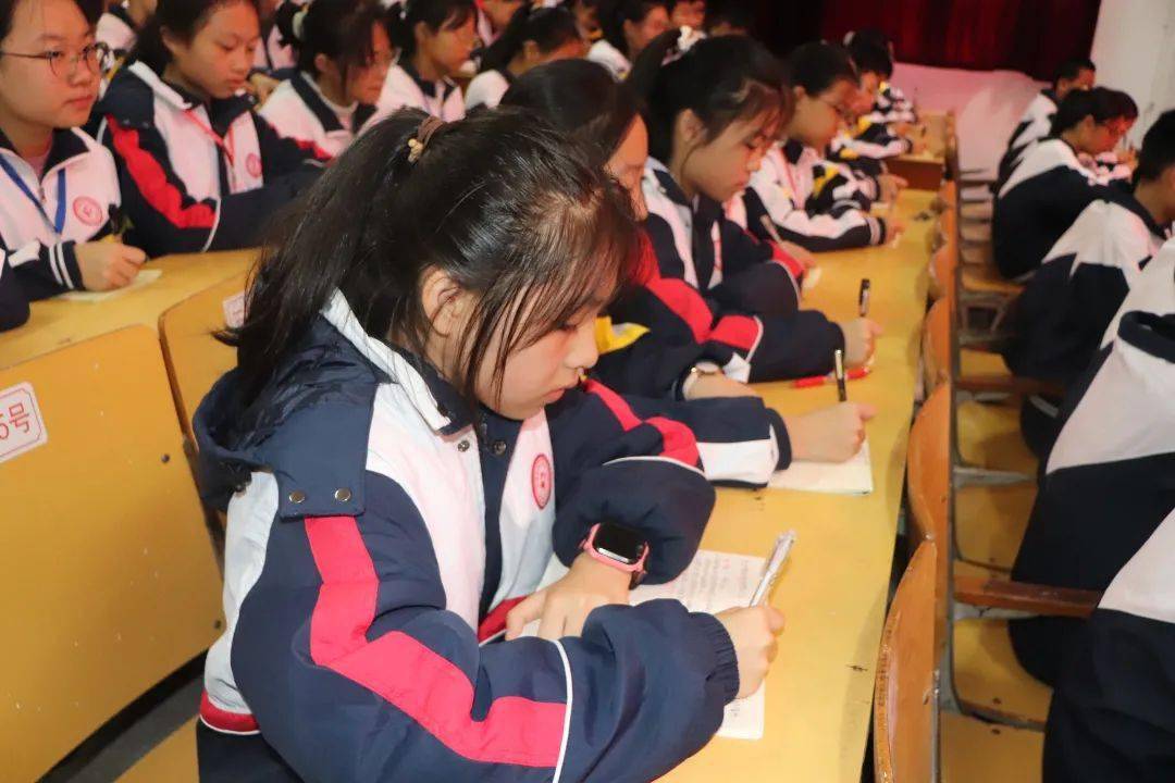 思政课堂县委常委组织部长王冰到兴国七中讲授思想政治理论课