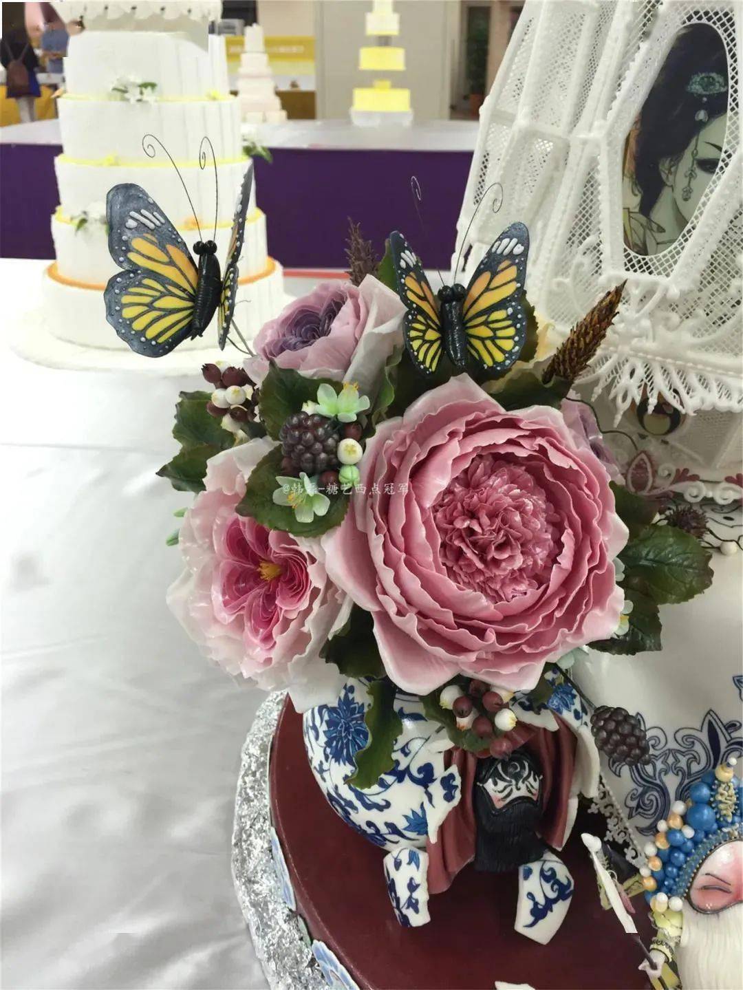 巧克力冠军杯上,韩磊团队用八个小时创造出了高度将近一米七的作品