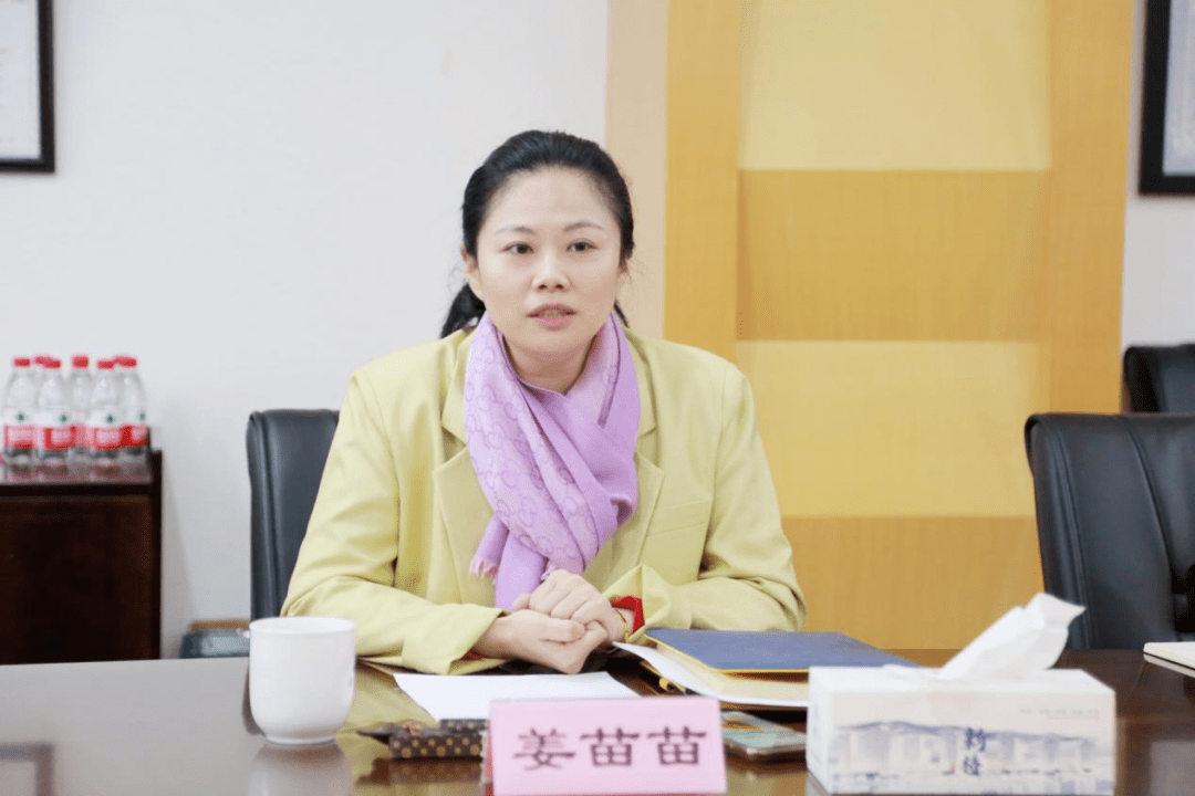 新桥镇副镇长姜苗苗及相关科室负责人陪同座谈.