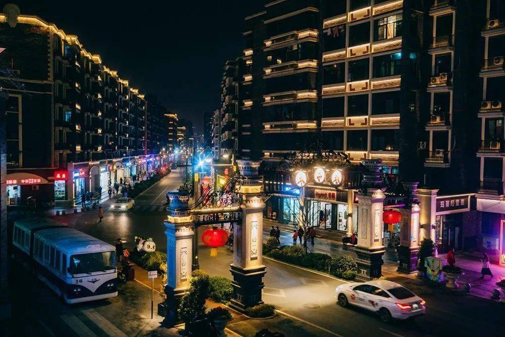 成都金牛区枣子巷夜景