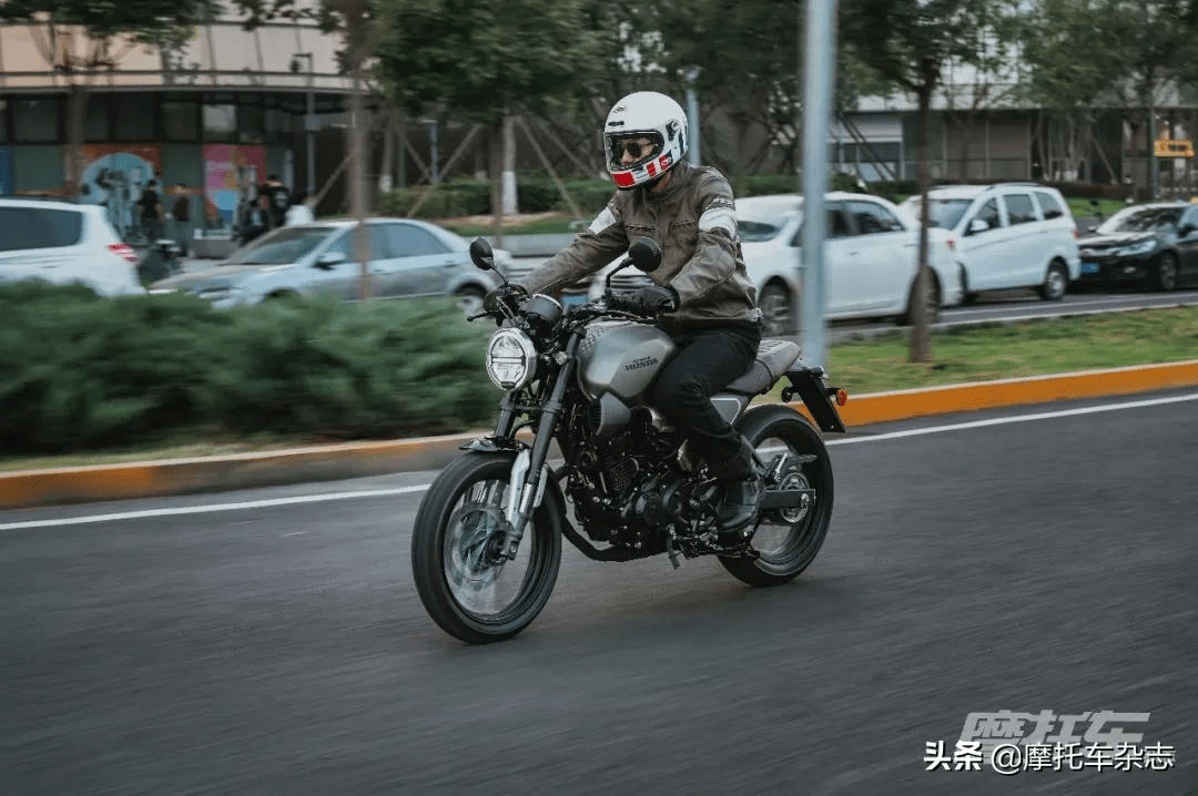 新车体验五羊本田newcb190ss更具运动风格的复古车