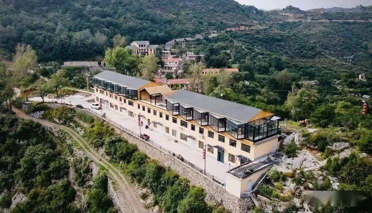 镜头为眼 风光秀美的平顺 (图:榔树园民宿夜景) (图:岳家寨 悬崖