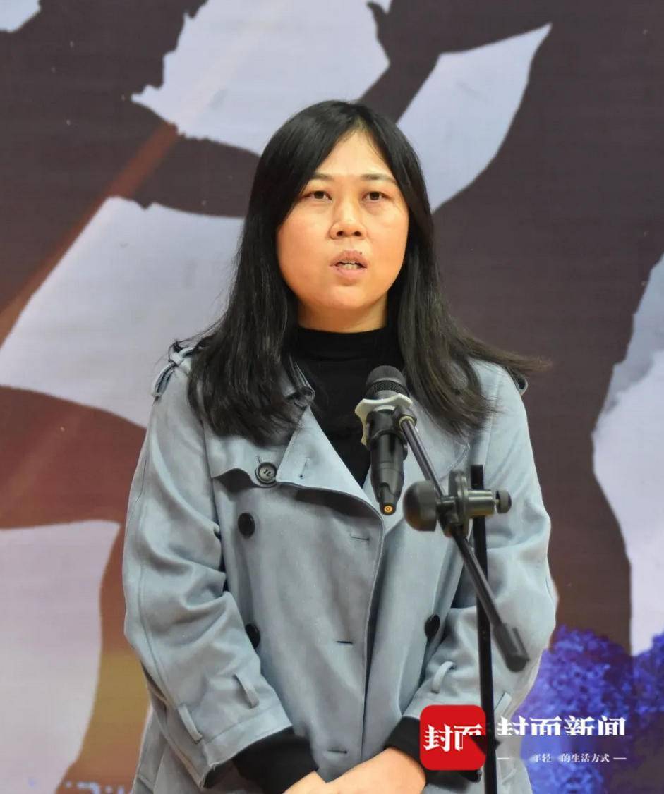 四川省体育总会专职干部张英杰受朱明副局长委托,代表省体育局,省体育