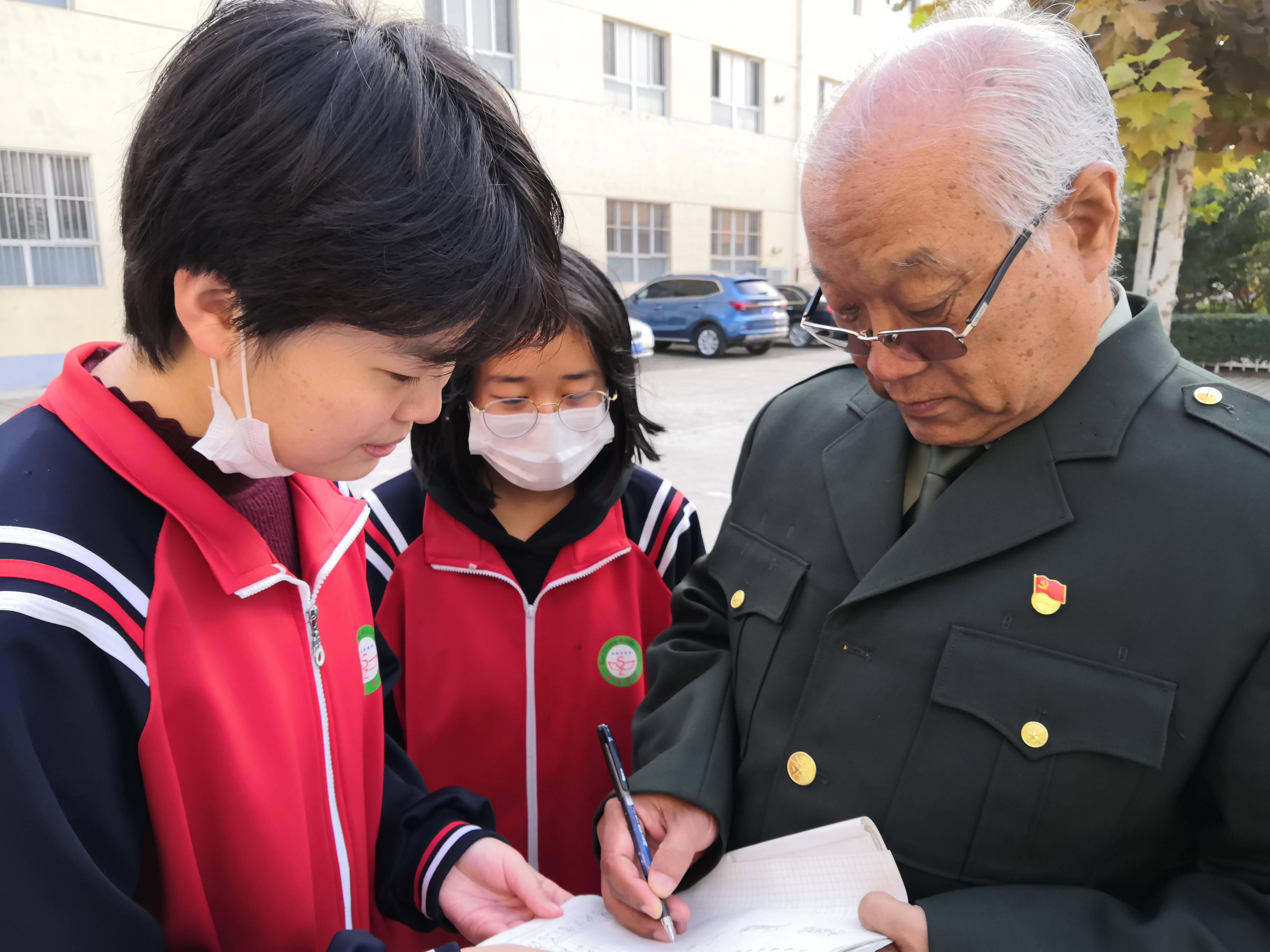 河北省涿州市五老紅色故事宣講團走進孫莊中學