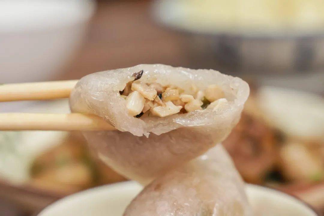 看起来像是往肚子里加料撑大撑薄了的老鼠粄?