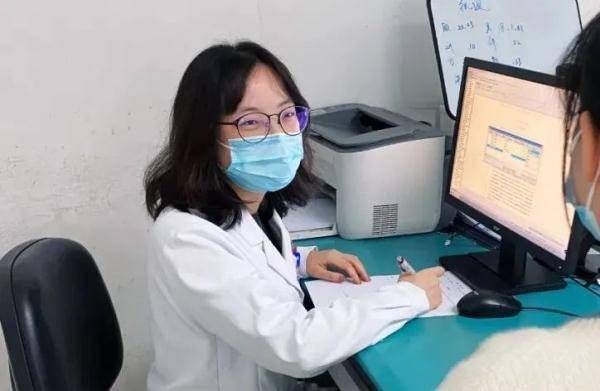 减肥|跟风“网红”减肥，杭州女高管瘦了27斤，越来越漂亮！医生直摇头：又来一例，麻烦大了……