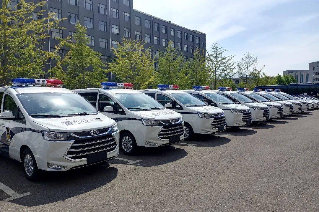 警车活跃在警务工作一线,使用频率高,强度大,时常面对紧急或危险任务