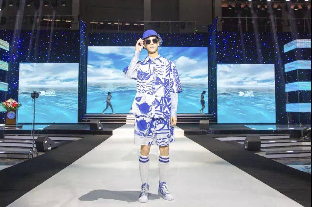 把大海穿在身上迪尚蓝色畅想海洋主题服装秀精彩上演