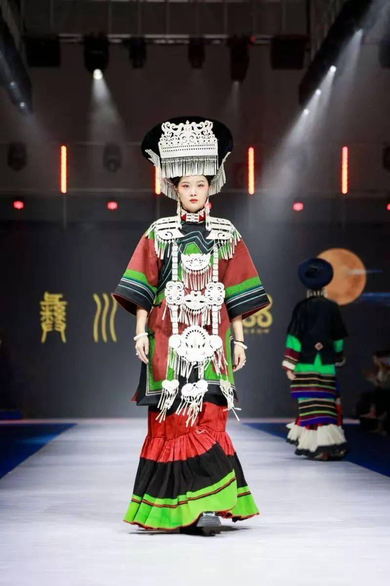 国际会展中心 宁波时尚节 | 凉山服饰秀，惊艳甬城
