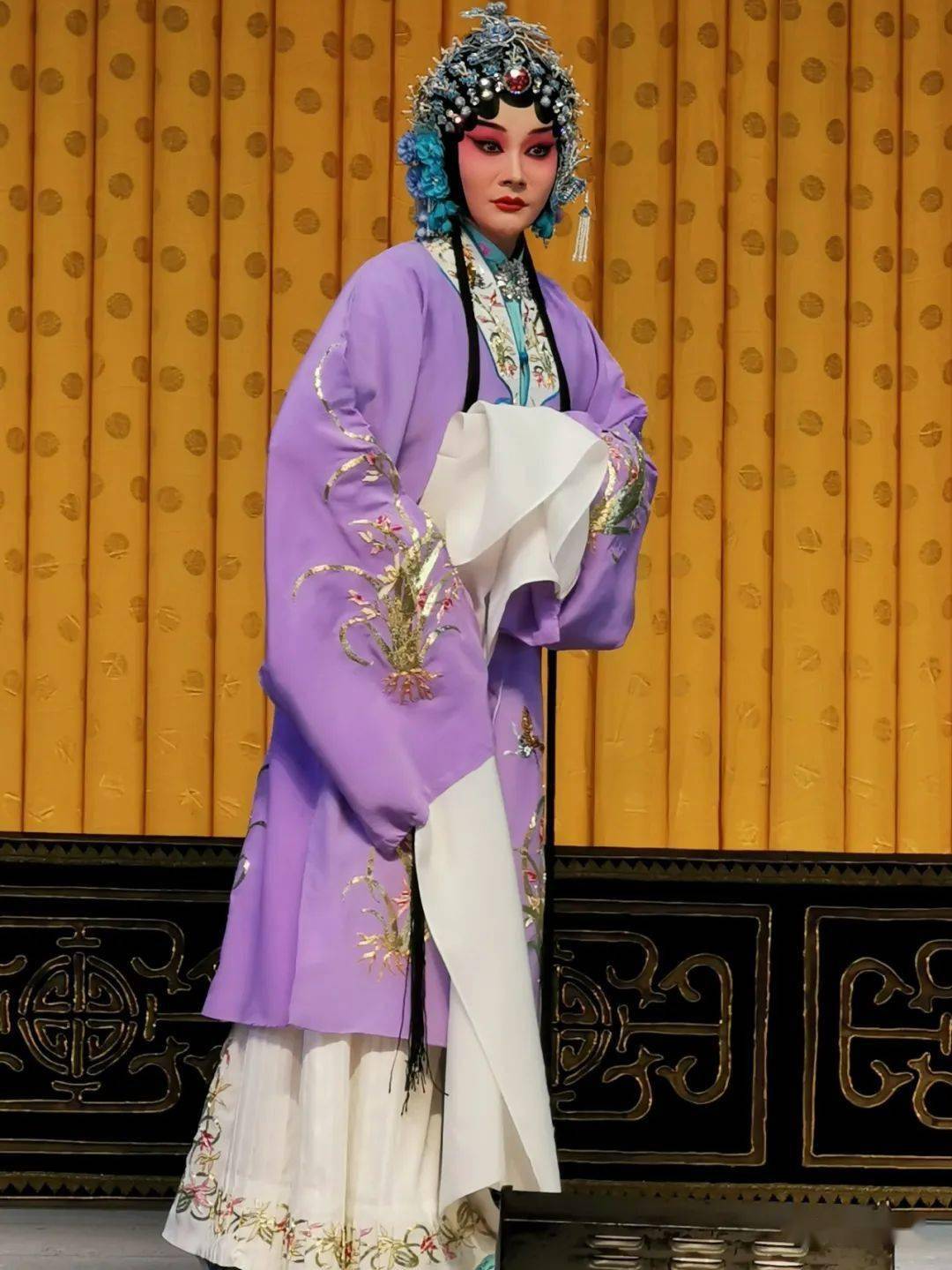 宝剑锋从磨砺出梅花香自苦寒来记90后优秀青年演员周美慧