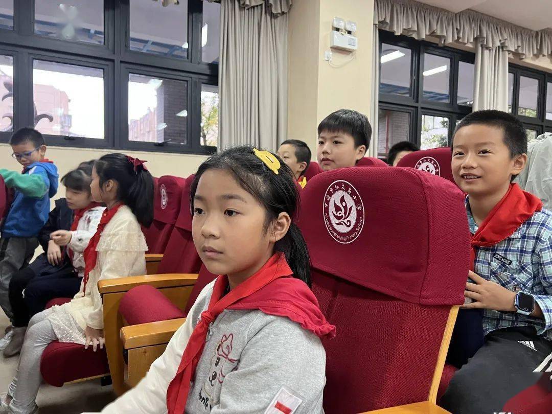 孙文英气象路校区的小朋友可真是多才多艺,除了给我们带来了宁波话