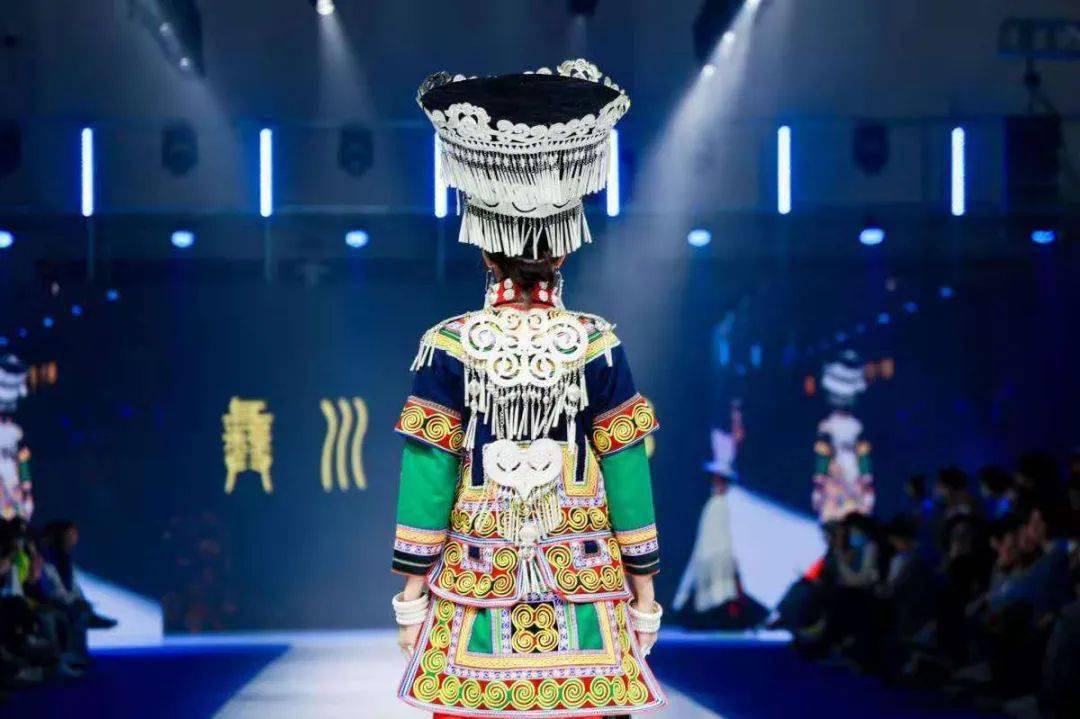 国际会展中心 宁波时尚节 | 凉山服饰秀，惊艳甬城