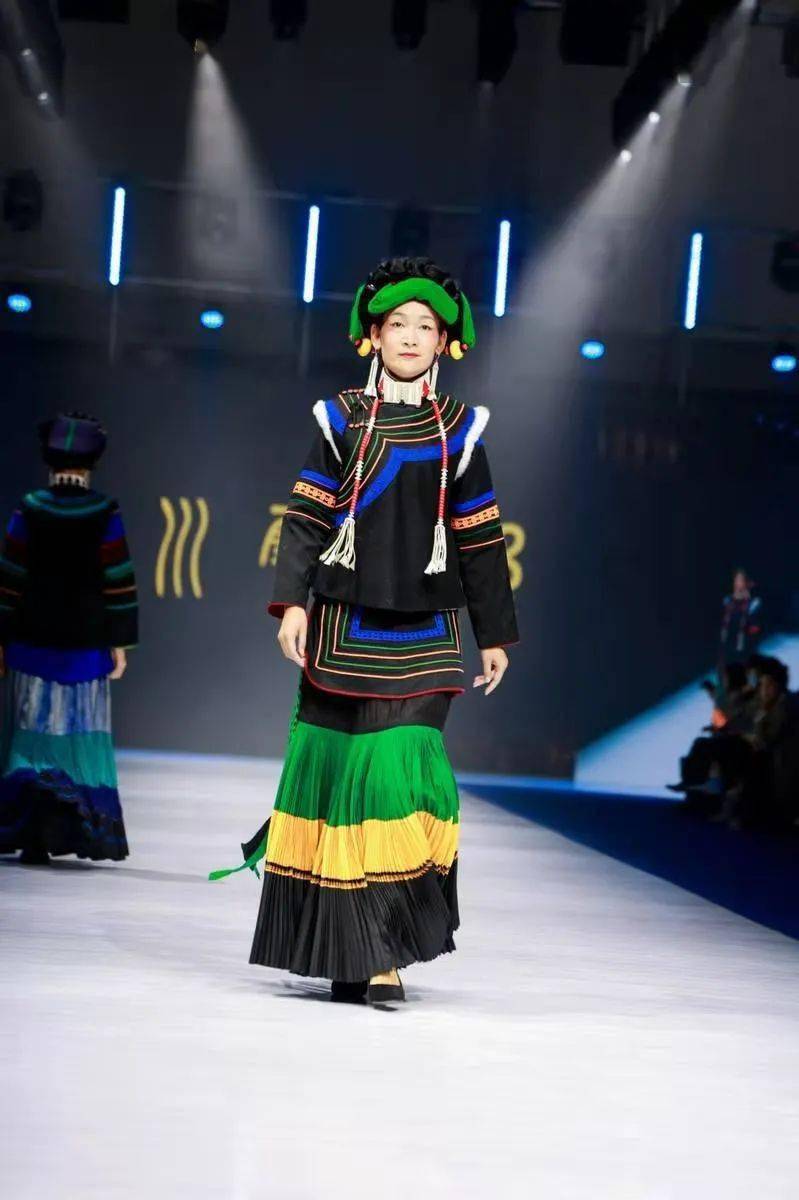 国际会展中心 宁波时尚节 | 凉山服饰秀，惊艳甬城