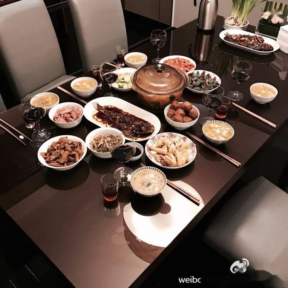 吴京8000w豪宅曝光一家四口睡杂物间全屋老干部风网友百亿影帝就住这