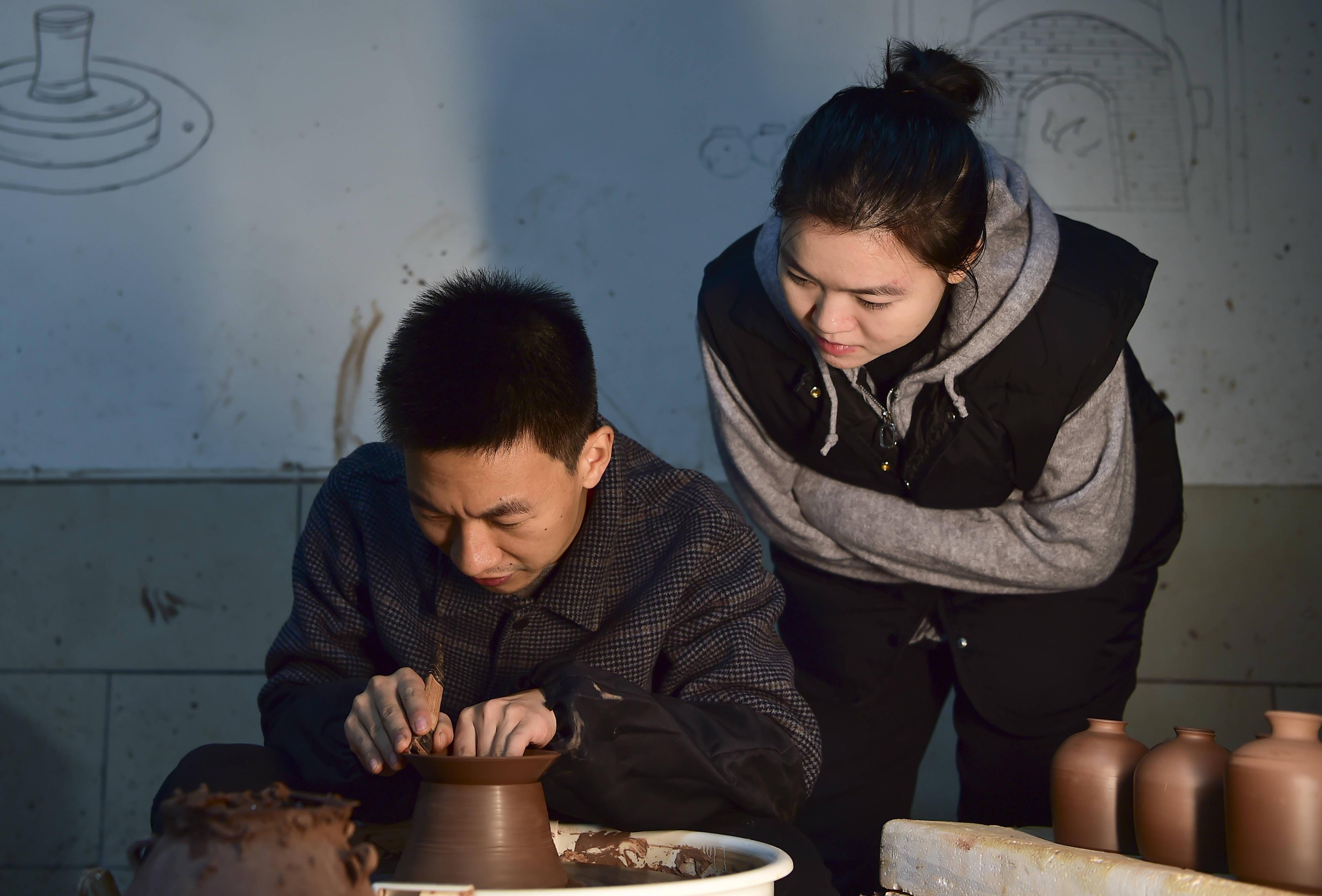 技艺|“90后”吕继成：给荣昌陶注入新活力