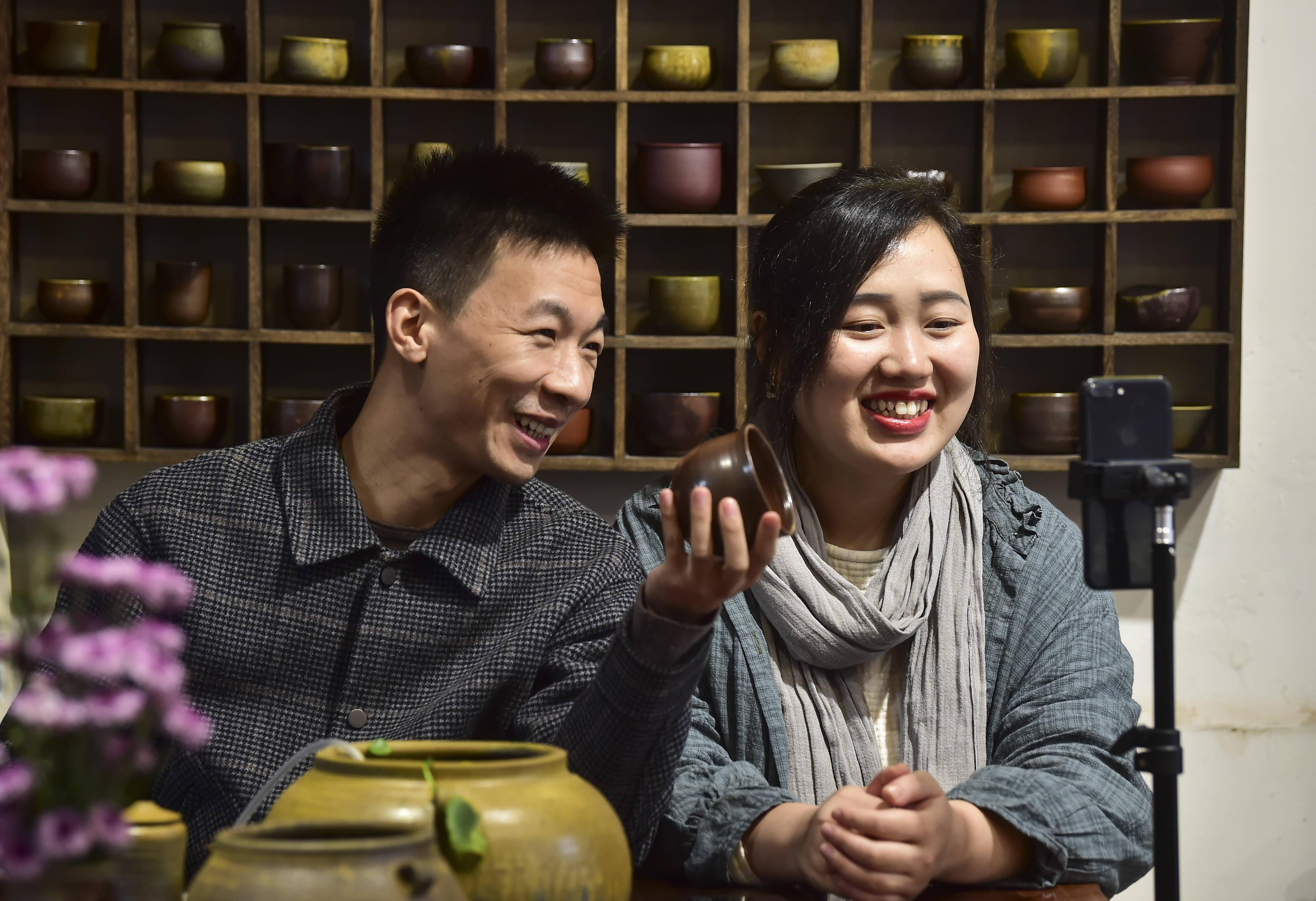 技艺|“90后”吕继成：给荣昌陶注入新活力