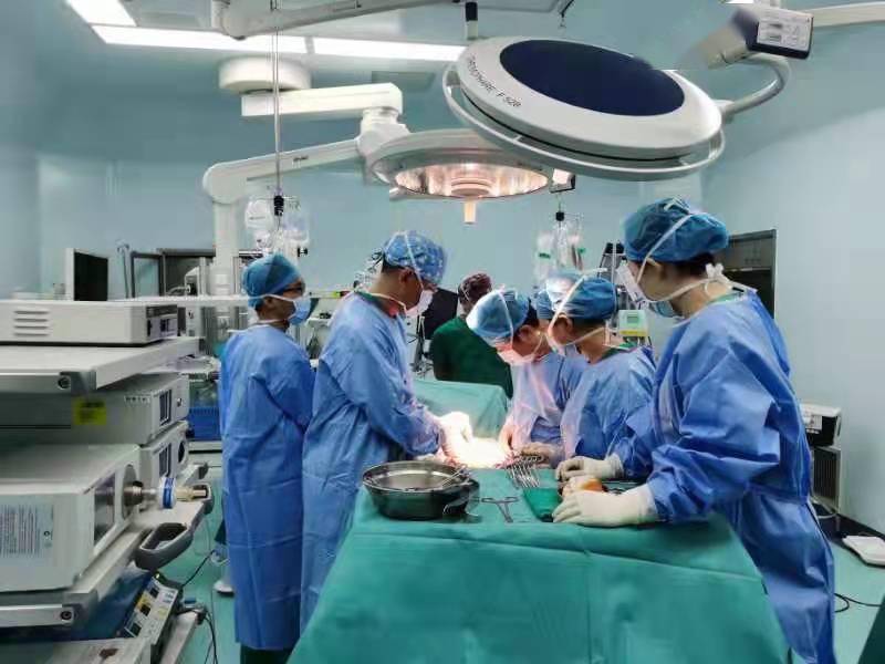 海东|深圳60岁患者突发溃疡，全身血液几乎流光，送院急救