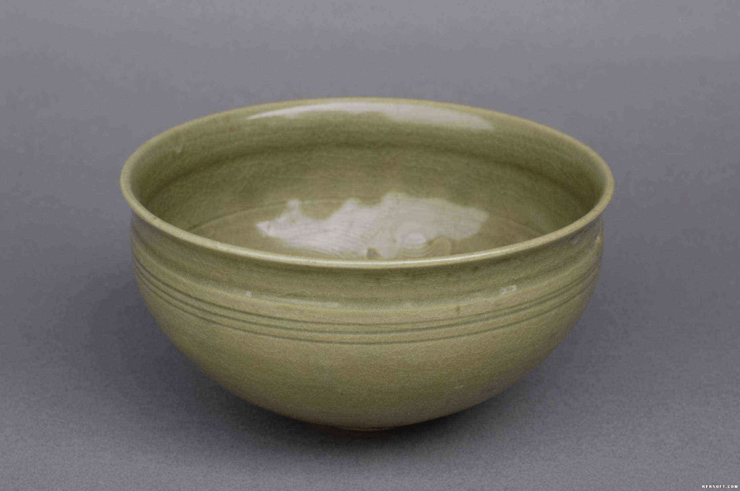 平博珍藏青釉篦划水波纹钵