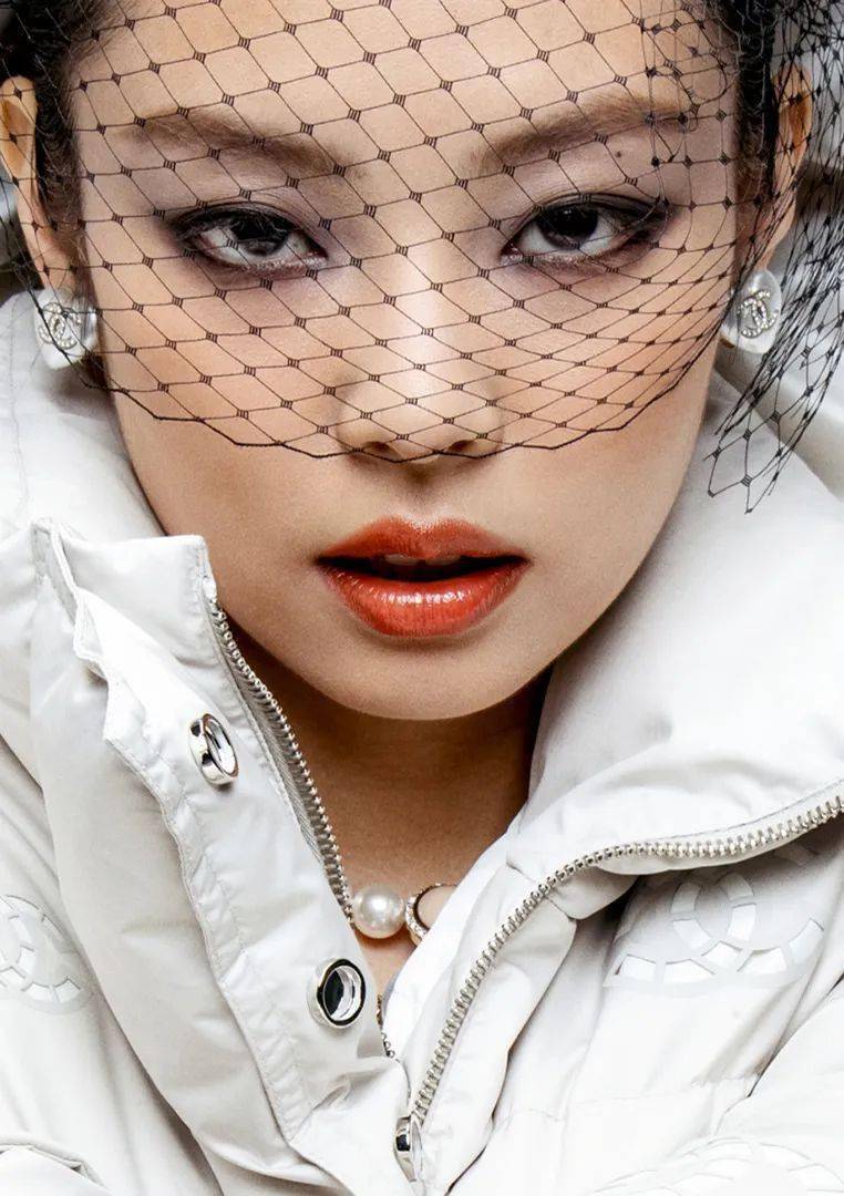 冬日 金智妮拍摄香奈儿CHANEL COCO NEIGE高级成衣广告