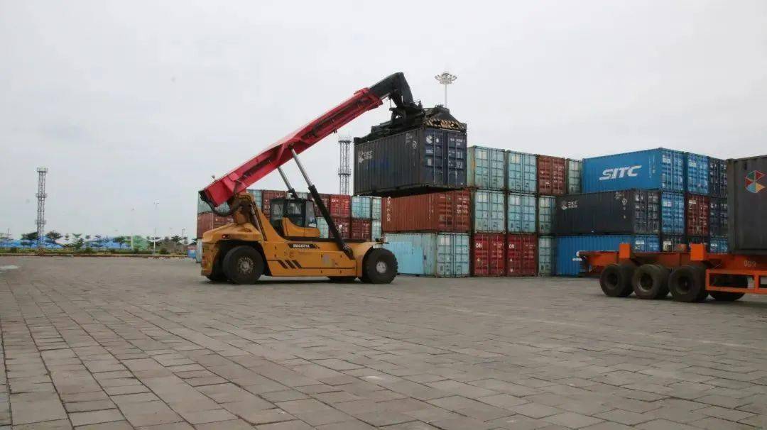 进口水泥熟料散改集丨越南铁山港首批水泥熟料到港