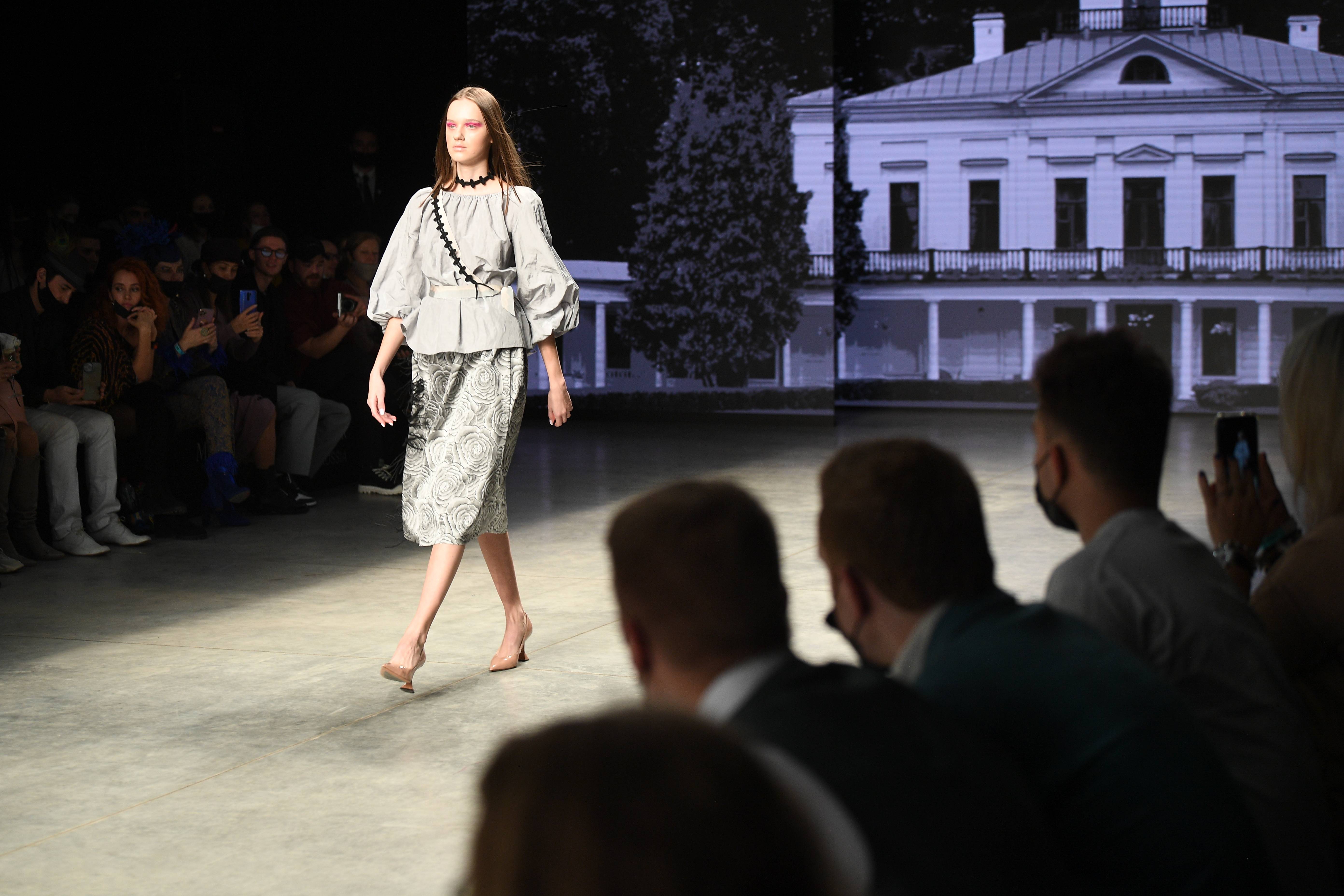 外代 设计师谢尔盖·瑟索耶夫时装秀